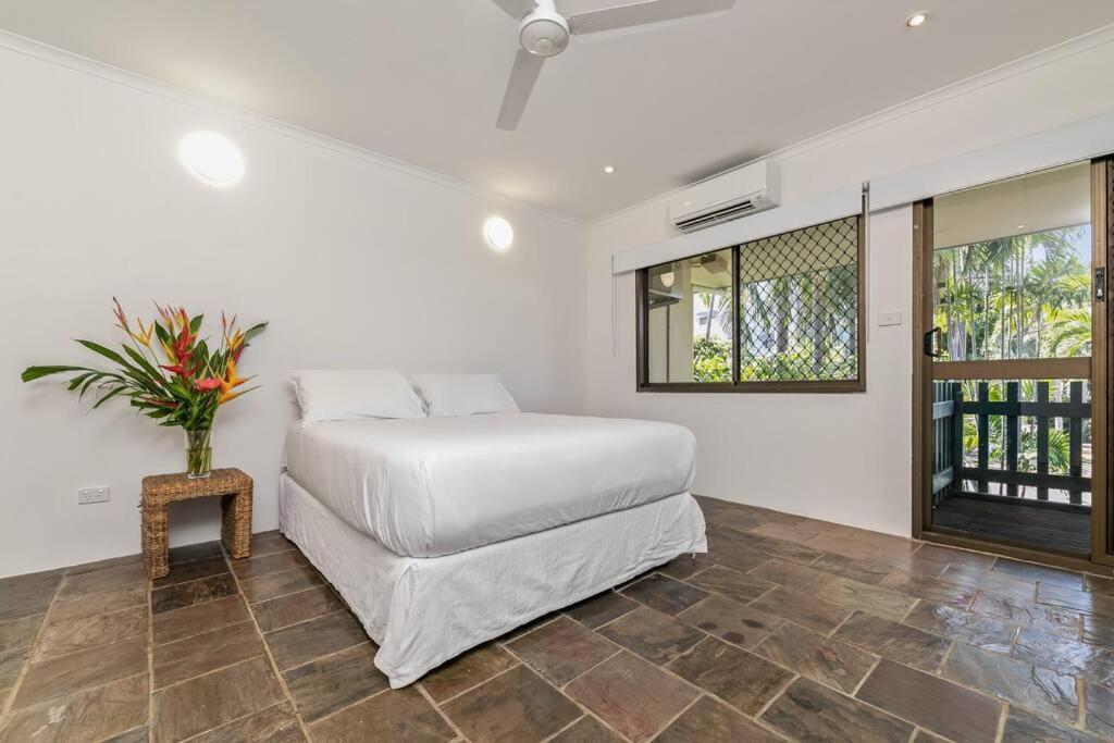 Perfectly Positioned Townhouse Apartment
