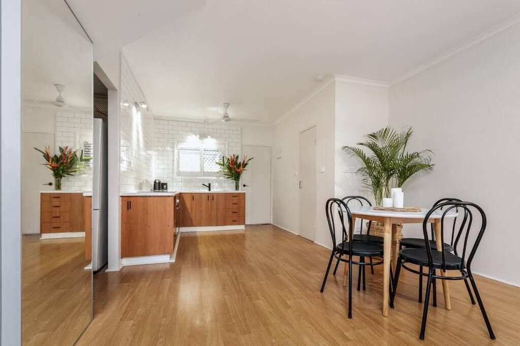 Perfectly Positioned Townhouse Apartment *